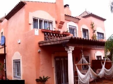 Adosado con 4 dormitorios se vende en Marbella, Costa del Sol