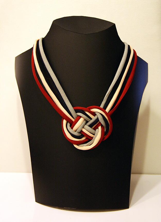 Collar nudo celta con cordón en cuatro colores