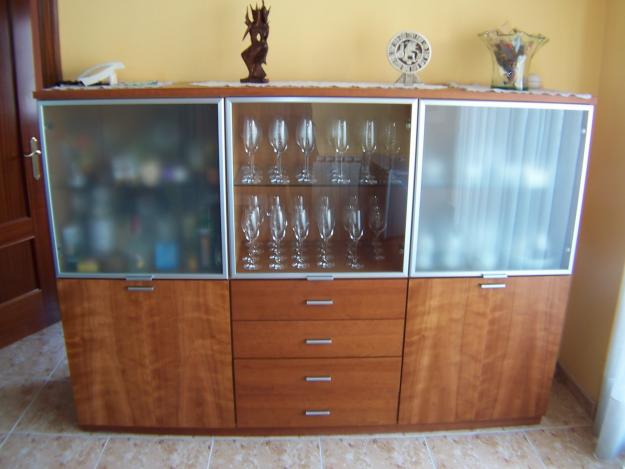 Mesa comedor, vitrina y mesa centro