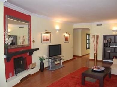 Apartamento con 3 dormitorios se vende en Marbella, Costa del Sol