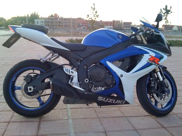 SUZUKI GSX 600 R