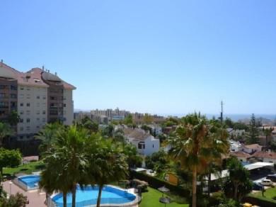 Apartamento con 2 dormitorios se vende en Marbella, Costa del Sol