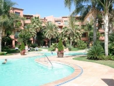 Apartamento con 2 dormitorios se vende en Marbella, Costa del Sol