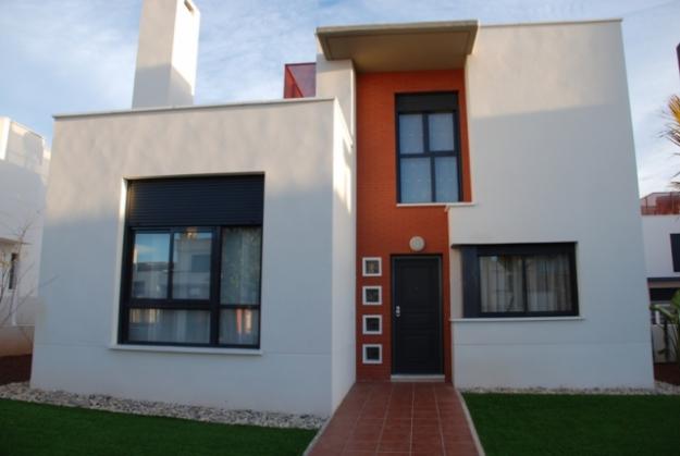 Oportunidad directa de banco chalet Urb. La Quinta desde 256.500€