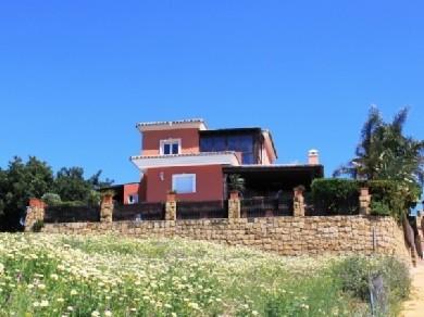 Chalet con 4 dormitorios se vende en Estepona, Costa del Sol