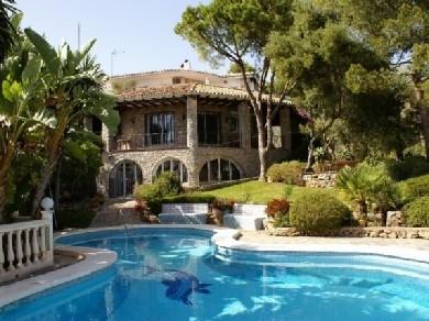 Chalet con 5 dormitorios se vende en Marbella, Costa del Sol