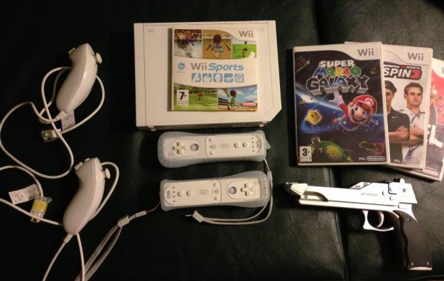 Consola wii+2 mandos 2nunchuck pistola 4juegos