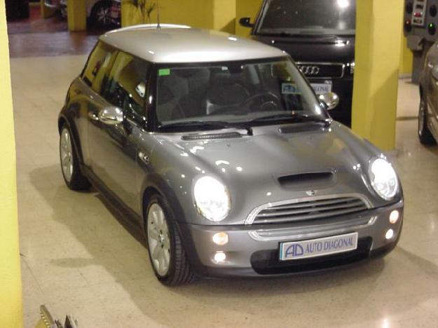 Mini John Cooper Works del año 2003 en Barcelona