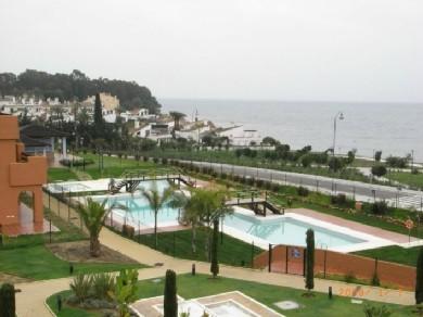 Apartamento con 2 dormitorios se vende en Estepona, Costa del Sol