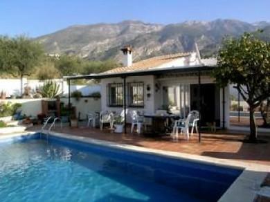 Chalet con 2 dormitorios se vende en Canillas De Aceituno, Axarquia
