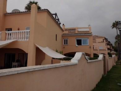 Chalet con 4 dormitorios se vende en Marbella, Costa del Sol