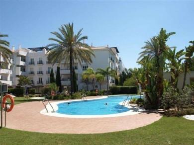 Apartamento con 3 dormitorios se vende en Marbella, Costa del Sol