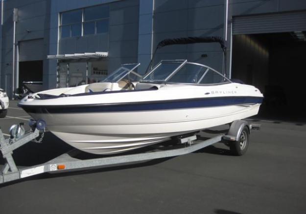 bayliner boat excellent condition late model