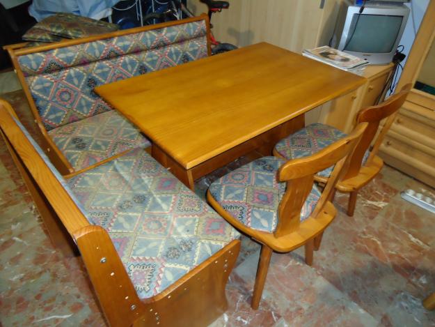 Conjunto de mesa sillas y sillones