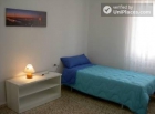 Rooms available - Central 2-bedroom apartment in lively La Latina - mejor precio | unprecio.es