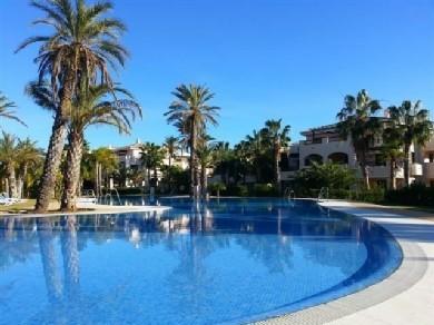 Apartamento con 2 dormitorios se vende en Marbella, Costa del Sol