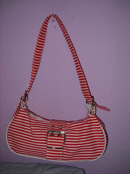 Bolso rojo y blanco