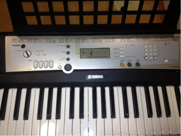 Teclado yamaha psr e203 + soporte