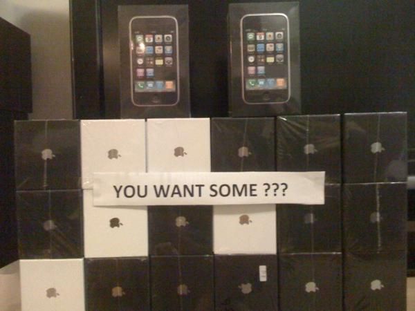 Factory unlocked 3GS APPLE IPHONE 32GB(BLACK AND WHITE)