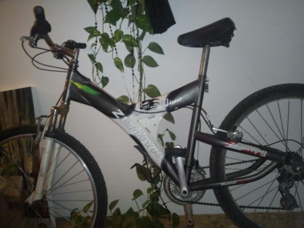 Vendo mountain bike ,tambien muy apta para descenso, 50€ !!