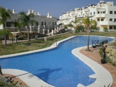 Apartamento con 2 dormitorios se vende en Estepona, Costa del Sol