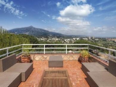 Apartamento con 3 dormitorios se vende en Marbella, Costa del Sol