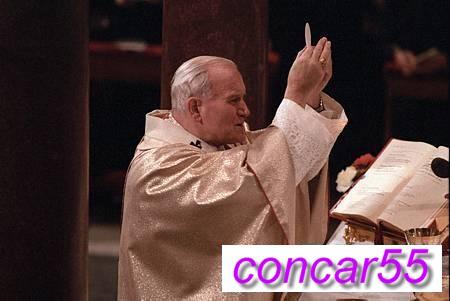 FOTOGRAFÍAS oficiales del Vaticano, Papa Juan Pablo II celebra la misa, 25 de enero 1985.
