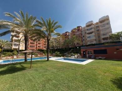 Apartamento con 2 dormitorios se vende en Estepona, Costa del Sol