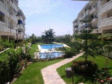 Apartamento con 3 dormitorios se vende en Marbella, Costa del Sol