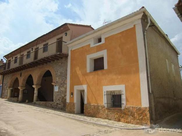 Se vende casa amueblada en pequeño pueblo pintoresco y tranquilo de la provincia de Teruel