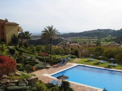 Apartamento con 2 dormitorios se vende en Marbella, Costa del Sol