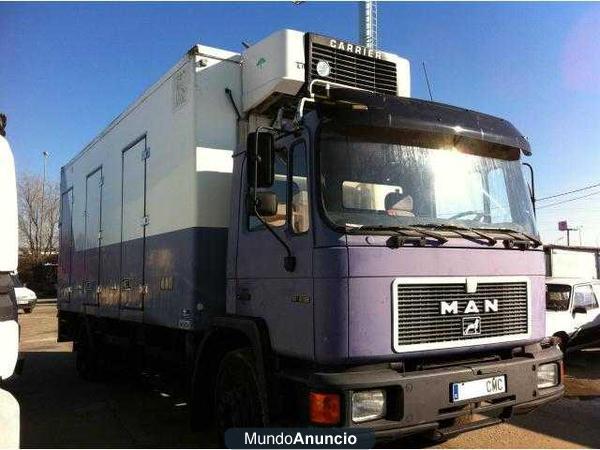 Trucks-Lkw MAN 18232 frigorifico trampilla