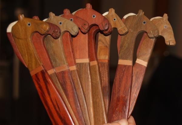 ABRECARTAS DE MADERA MACIZA