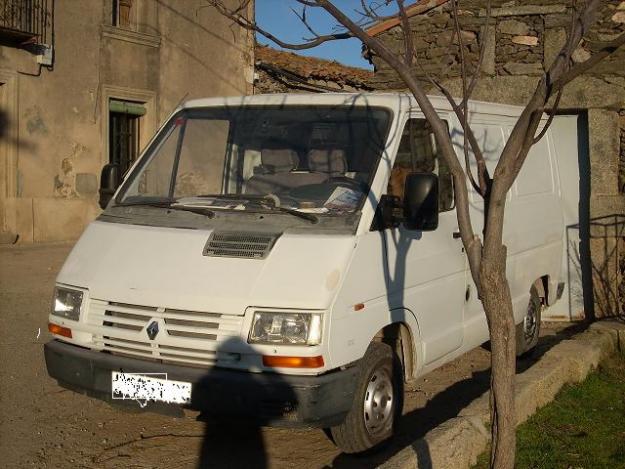 VENDO FURGONETA RENAULT TRAFIC  , 3 PLAZAS. 1.600 EUROS