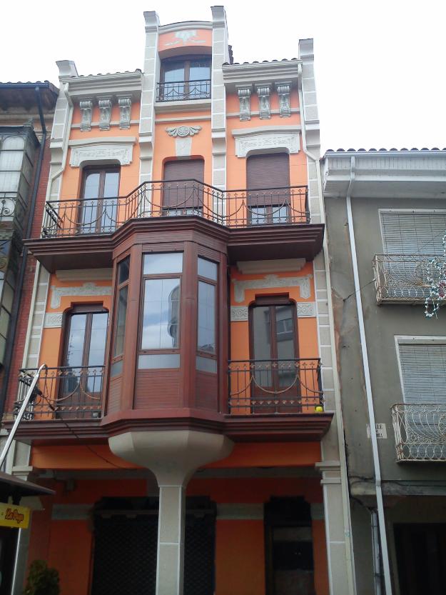 Se vende edificio en La Bañeza, León
