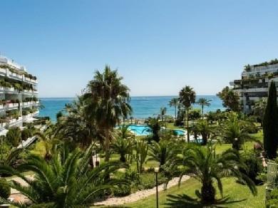 Apartamento con 3 dormitorios se vende en Marbella, Costa del Sol