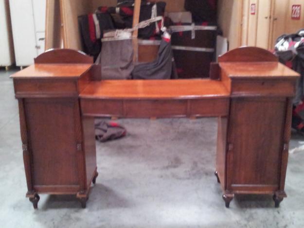 Venta de muebles antiguos por liquidación de casa de gran nivel.