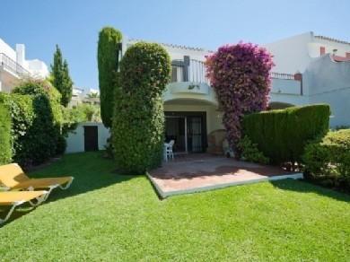 Adosado con 2 dormitorios se vende en Marbella, Costa del Sol