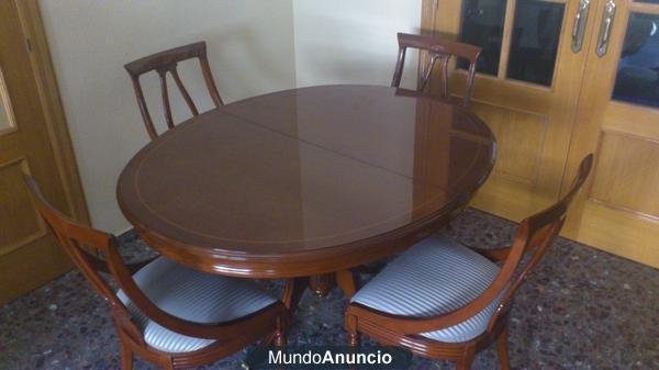 Mesa de comedor + 4 sillas + Mesitas auxiliares