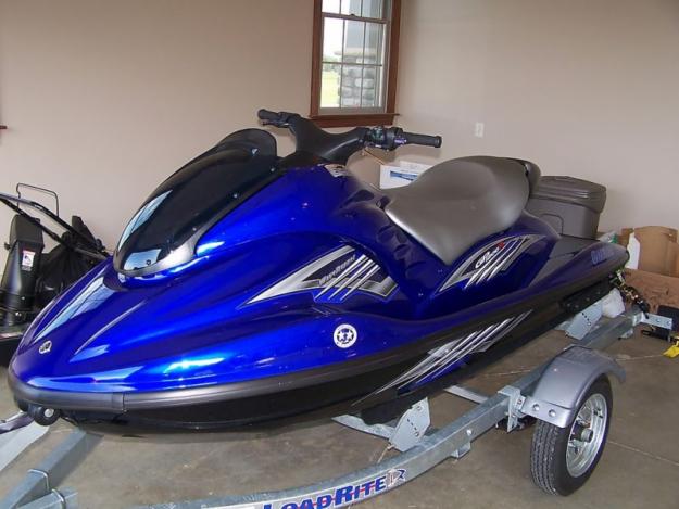 2008 YAMAHA WAVERUNNER GP1300R con remolque