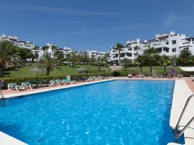 Apartamento con 2 dormitorios se vende en Estepona, Costa del Sol