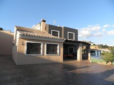 Chalet con 6 dormitorios se vende en Estepona, Costa del Sol