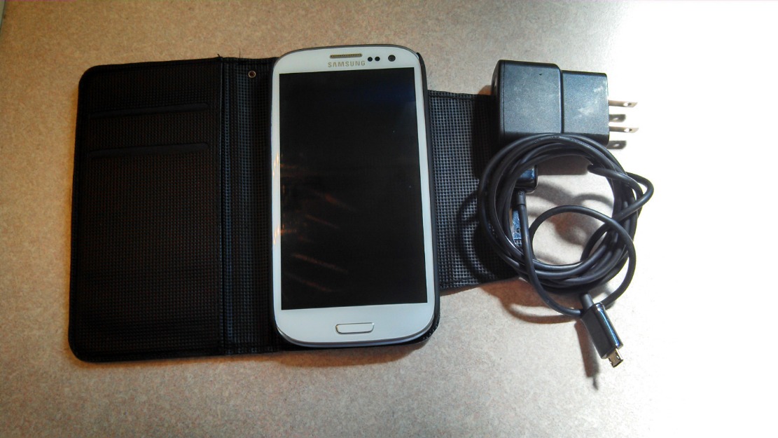 Samsung Galaxy 3S smartphone. Es completamente nuevo