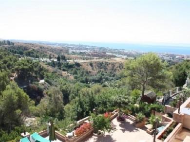 Chalet con 4 dormitorios se vende en Marbella, Costa del Sol