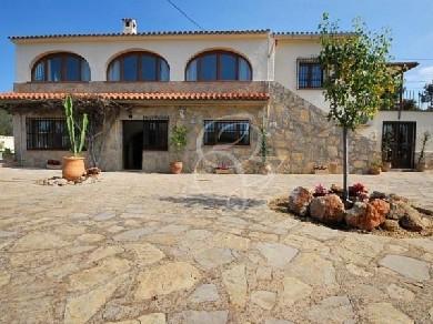 Chalet con 6 dormitorios se vende en Benissa