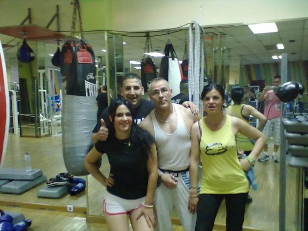 gimnasio los guantes del boxeo