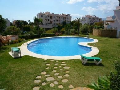Apartamento con 2 dormitorios se vende en Marbella, Costa del Sol