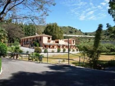 Chalet con 13 dormitorios se vende en Marbella, Costa del Sol