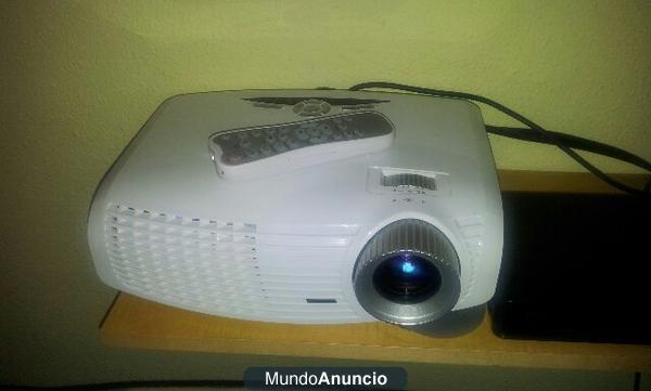 Proyector Optoma HD20 con pantalla Optoma 92\'\'