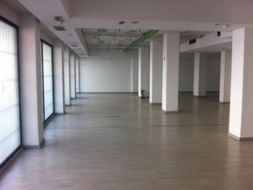 Venta /Alquiler local comercial en avenida principal de Moratalaz